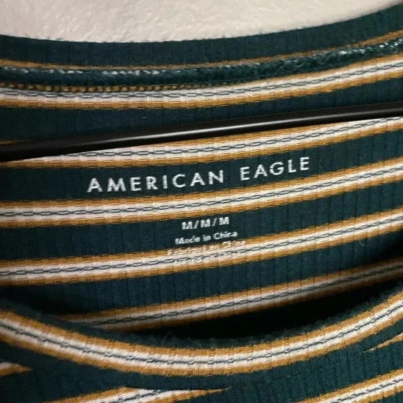 American Eagle women’s MED short sleeve cropped tee tie front green & mustard - Picture 4 of 7